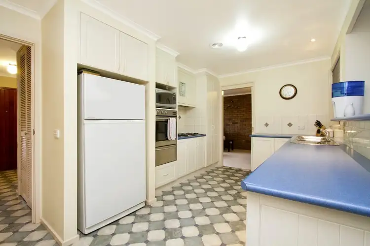 Sixth view of Homely house listing, 2 Graemar Court, Kangaroo Flat VIC 3555