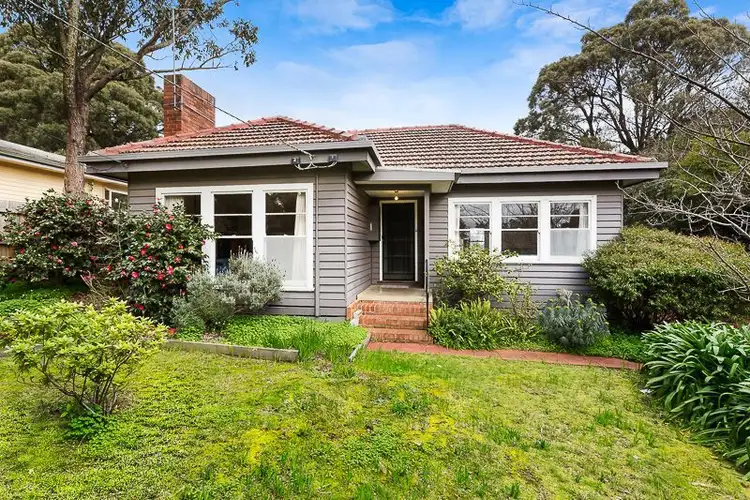 1/2 Valda Avenue, Ringwood East VIC 3135