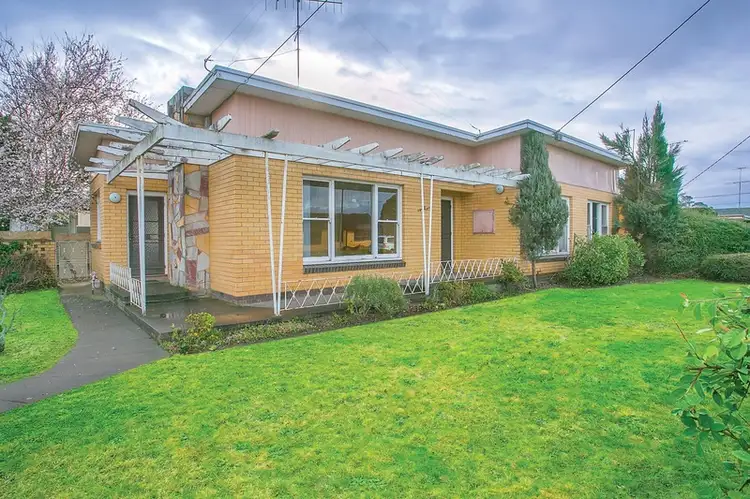 38 Rowlands Street, Sebastopol VIC 3356
