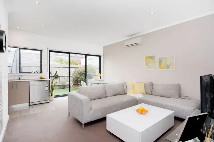 2/15 Edgar Street, Kingsville VIC 3012