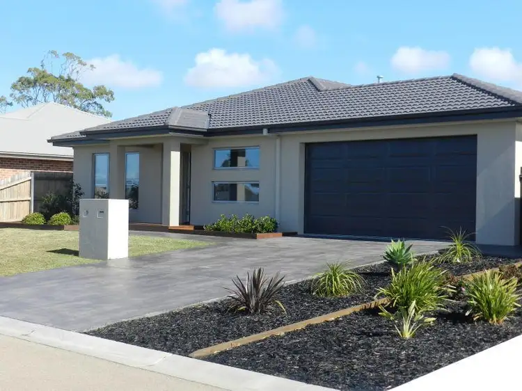 24 Jim Way, Paynesville VIC 3880