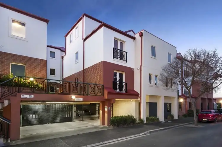 17/8-32 Howlett Street, Kensington VIC 3031