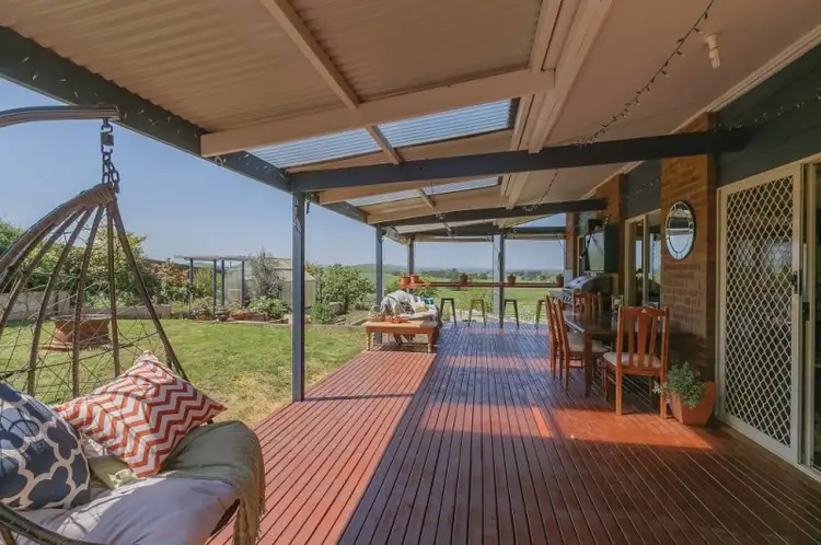 24 Bankin St, Learmonth VIC 3352
