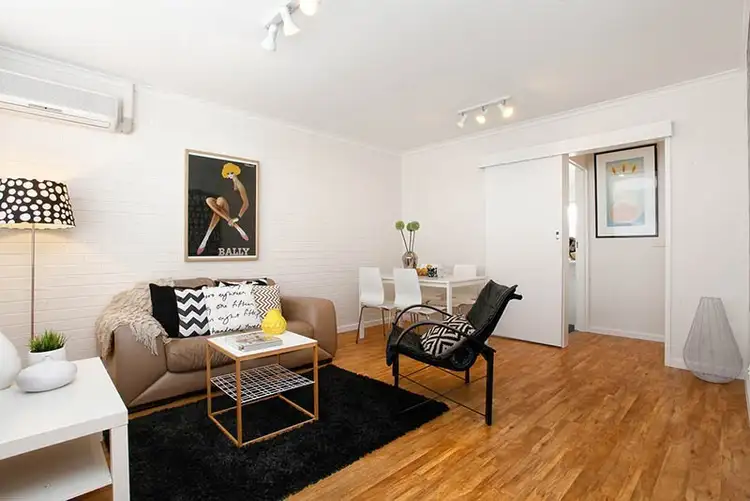 2/17 Callander Road, Pascoe Vale VIC 3044