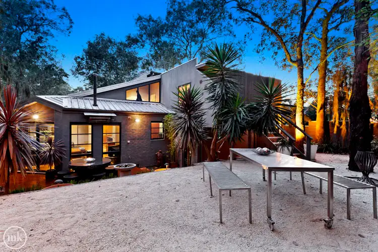 2 Dale Avenue, Eltham North VIC 3095
