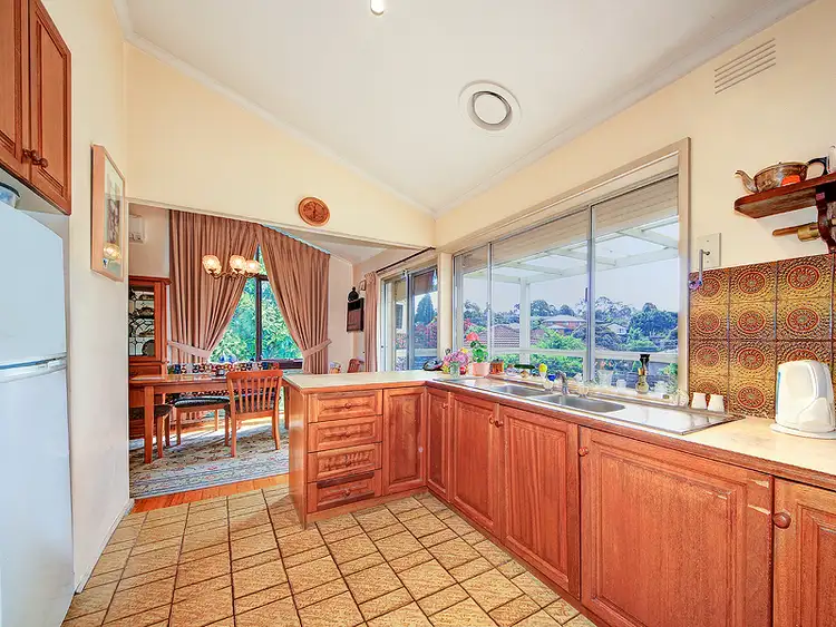 Sixth view of Homely house listing, 2 Parvin Court, Vermont South VIC 3133