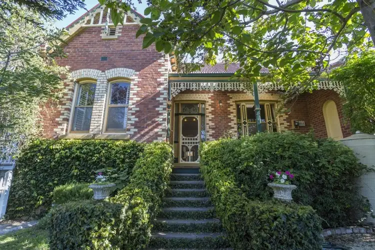 25 Pyke Street, Quarry Hill VIC 3550