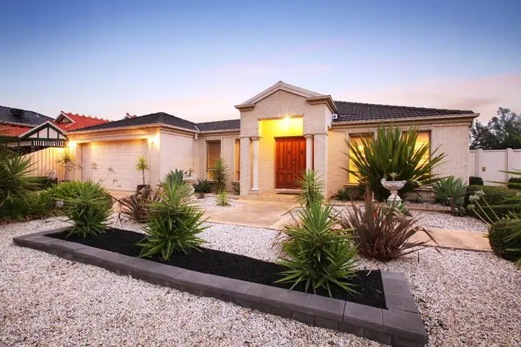 4 Lewiston Grove, Greenvale VIC 3059