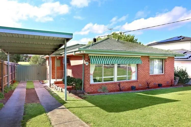 13 Lorraine Crescent, Jacana VIC 3047
