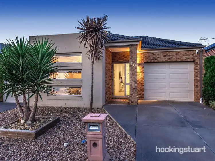10 Darleith Terrace, Caroline Springs VIC 3023