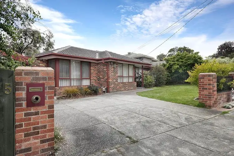 5 Brownlee Crescent, Wheelers Hill VIC 3150
