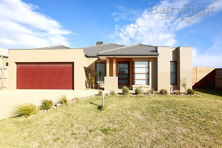 15 Hall Mark Place, Kurunjang VIC 3337