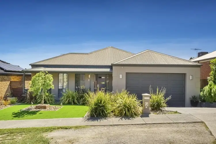 Second view of Homely house listing, 18 Neryl Court, Mooroolbark VIC 3138