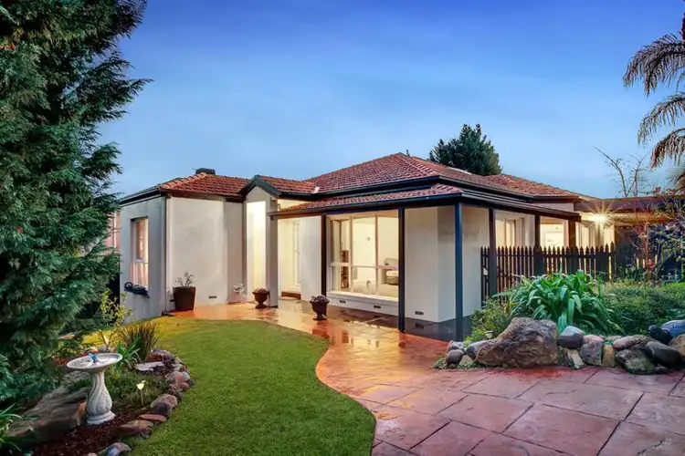 21 Barnsdale Way, Ringwood North VIC 3134