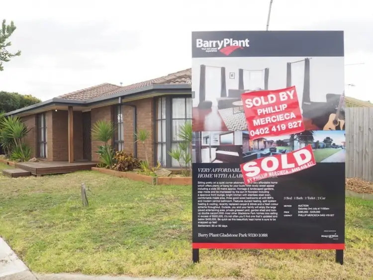 17 Gabrielle Crescent, Gladstone Park VIC 3043