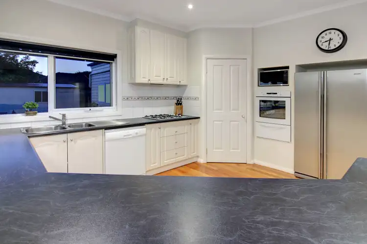 Sixth view of Homely house listing, 2 Ninalee Way, Somerville VIC 3912