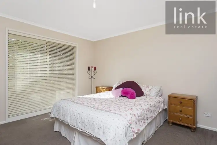 Fifth view of Homely house listing, 1 Pilbara Place, East Albury NSW 2640