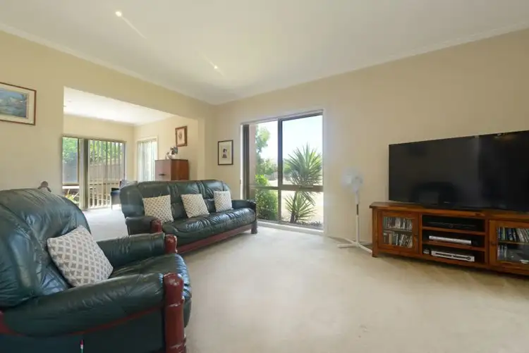 Fifth view of Homely house listing, 8 Pepperbush Crescent, Langwarrin VIC 3910