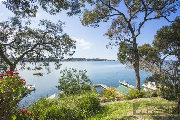 141 Fishing Point Road, Fishing Point NSW 2283