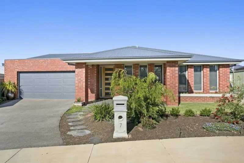 Main view of Homely house listing, 7 Roxburgh Crescent, Junortoun VIC 3551