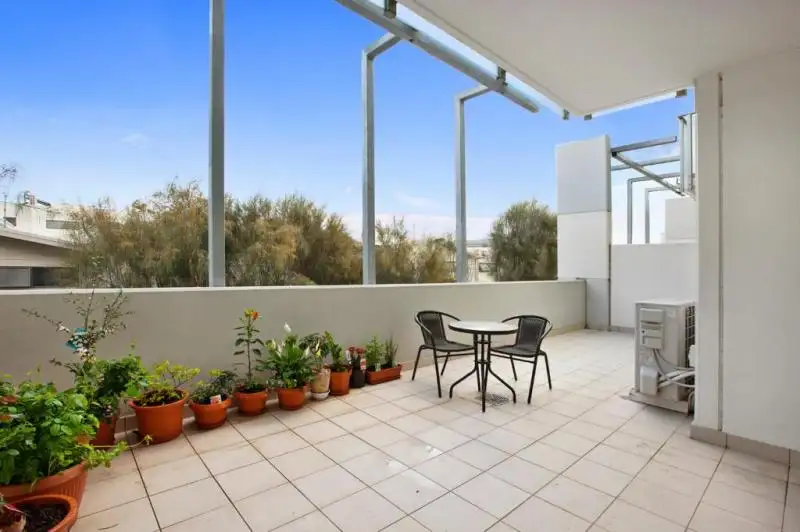 Main view of Homely apartment listing, 10/4 Crefden Street, Maidstone VIC 3012