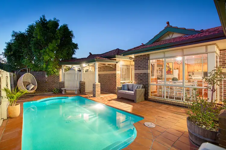 8 Holton Court, Hillside VIC 3037