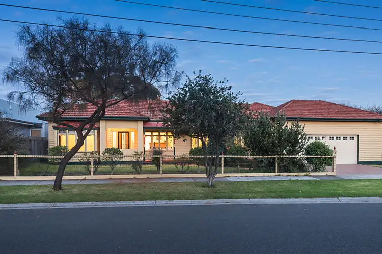 24 Bay Street, Mordialloc VIC 3195