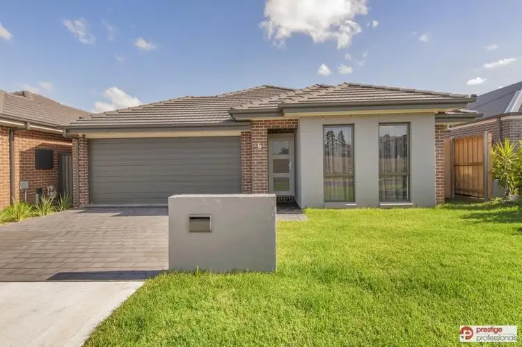 5 Velour Crescent, Moorebank NSW 2170