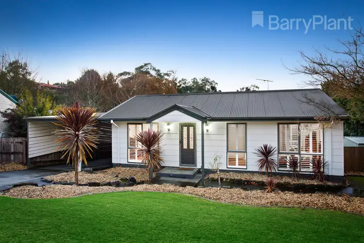 15 Belair Close, Seville VIC 3139