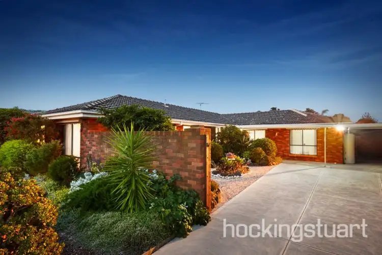 8 Rothesay Place, Melton West VIC 3337