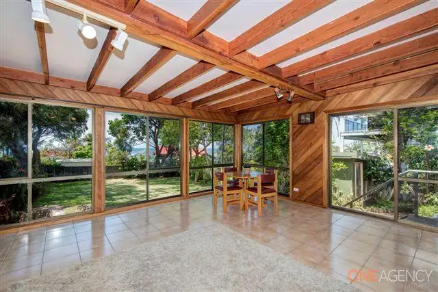 61 Caves Beach Road, Caves Beach NSW 2281