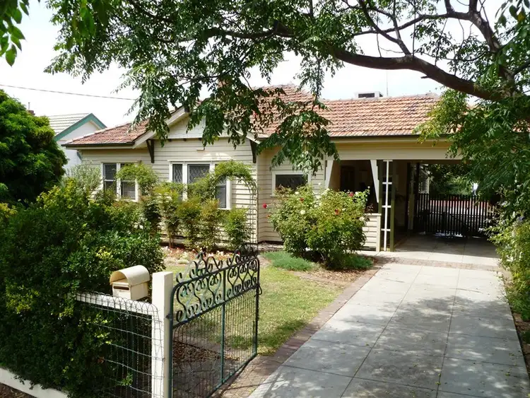 26 Henry Street, Horsham VIC 3400