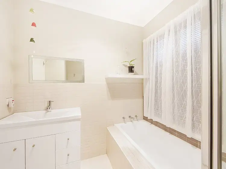 Sixth view of Homely house listing, 10 Durrol Way, Caroline Springs VIC 3023