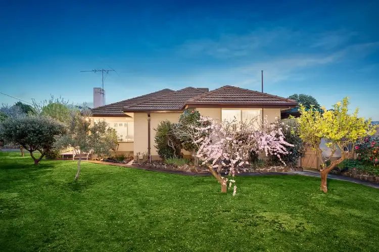 8 Rosenthal Crescent, Reservoir VIC 3073