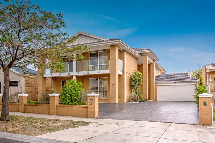 4 Yanga Lane, Taylors Hill VIC 3037