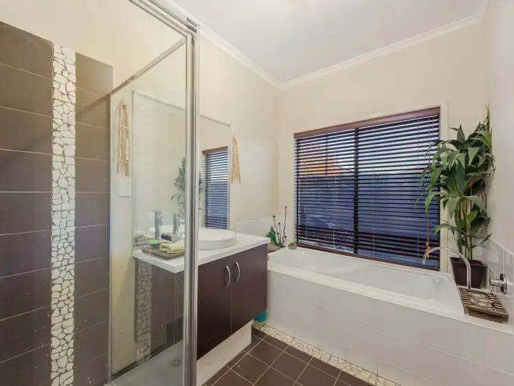 Seventh view of Homely house listing, 2 Durrol Way, Caroline Springs VIC 3023