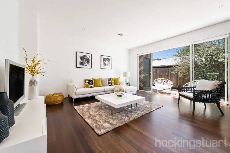 Main view of Homely townhouse listing, 2/33 Oakleigh Road, Carnegie VIC 3163