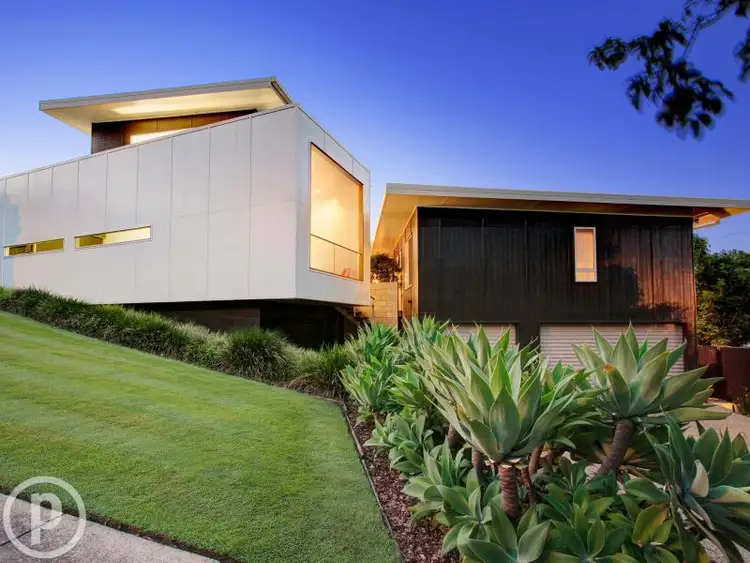 154 Sapphire Street, Holland Park QLD 4121