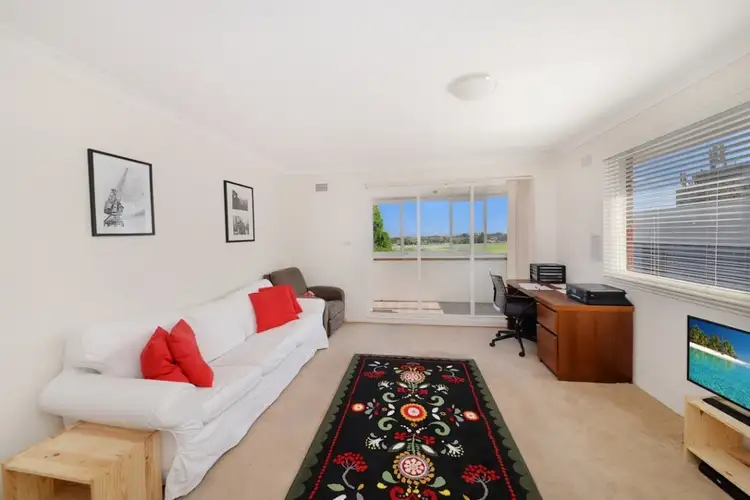2 Holkham Avenue