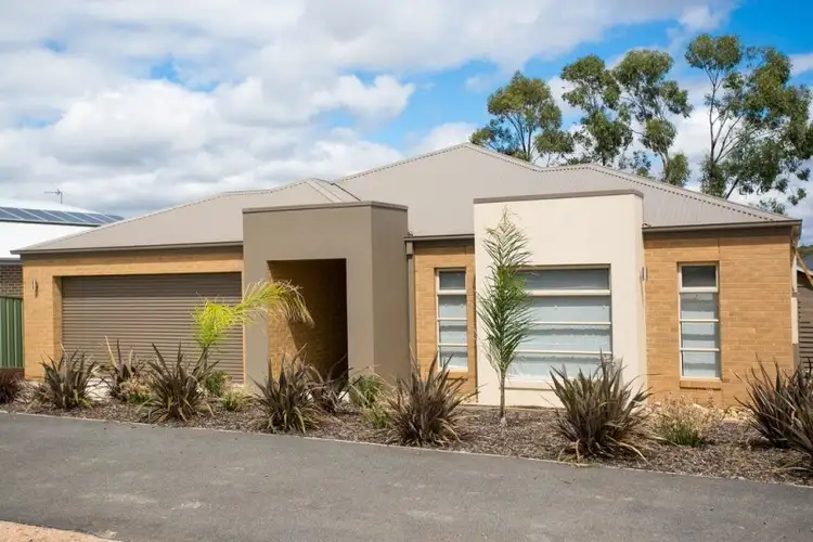 38 Highland Way, Maiden Gully VIC 3551