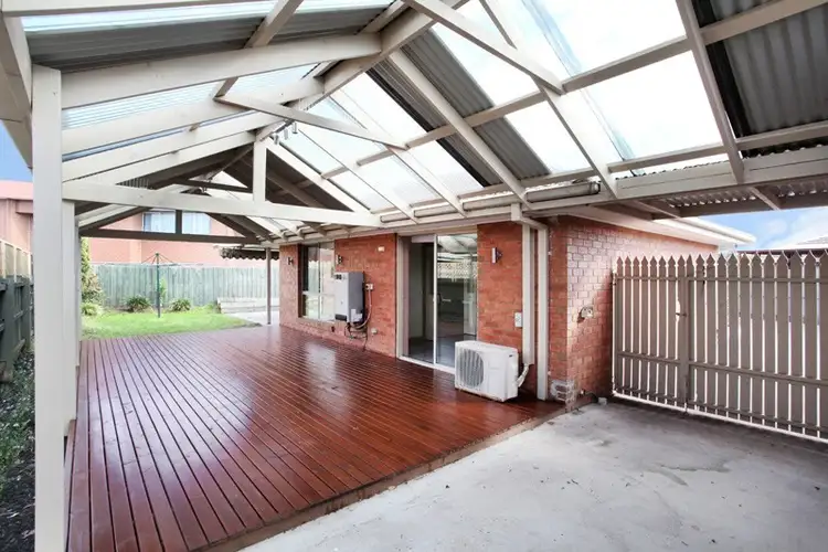 2/66 Meadowbank Drive, Sunshine North VIC 3020