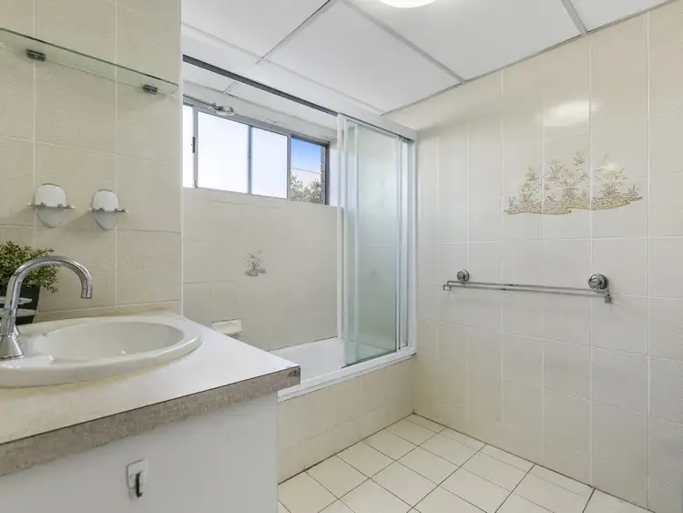 Sixth view of Homely unit listing, 1/19 Macaulay Street, Coorparoo QLD 4151