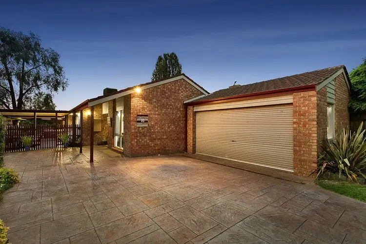 16 Cheriton Drive, Mooroolbark VIC 3138