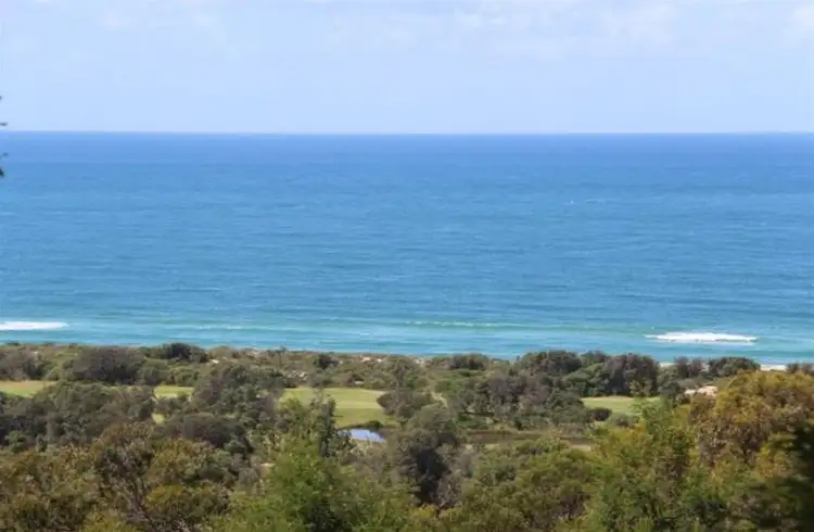 38 Ocean View Parade, Lakes Entrance VIC 3909