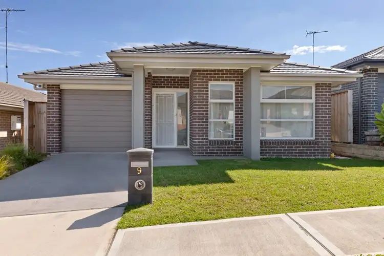 9 Sunrise Terrace, Glenmore Park NSW 2745