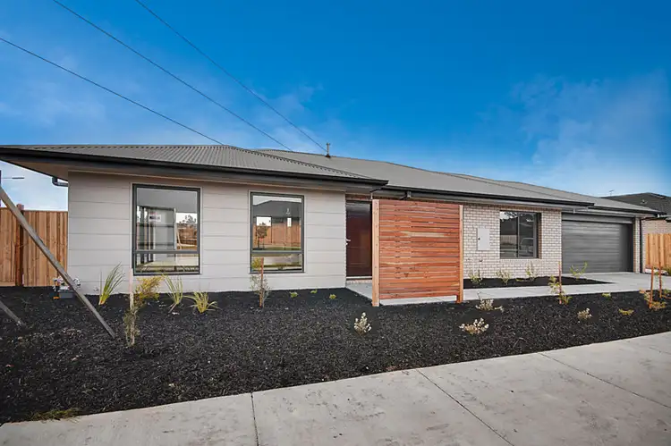 42 Whitecliff Way, Armstrong Creek VIC 3217