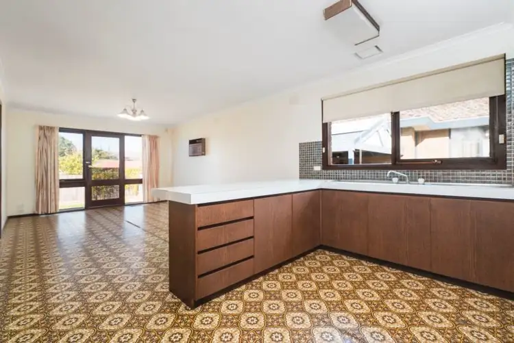 Second view of Homely house listing, 10 Leeds Road, Mount Waverley VIC 3149