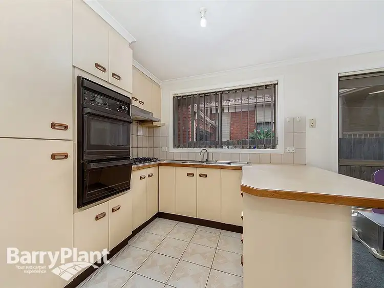 Fourth view of Homely house listing, 8 Kiparra Close, St Albans VIC 3021