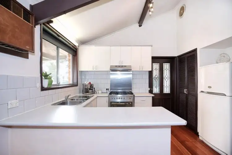 Fifth view of Homely house listing, 10 Beresford Crescent, Gladstone Park VIC 3043