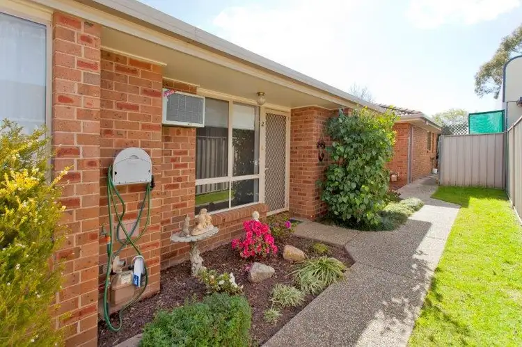 2/472 Breen Street, Lavington NSW 2641